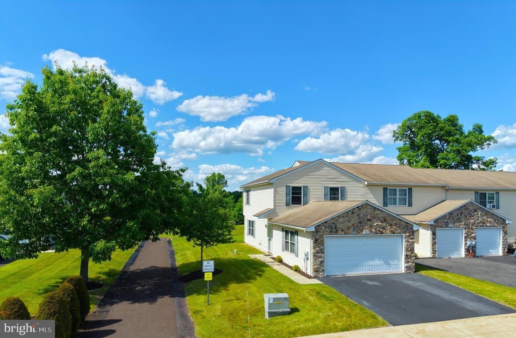 2521 Emerald Ln