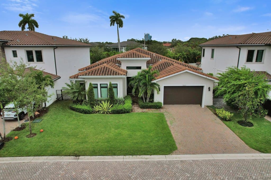 5663 W Brookfield Cir
