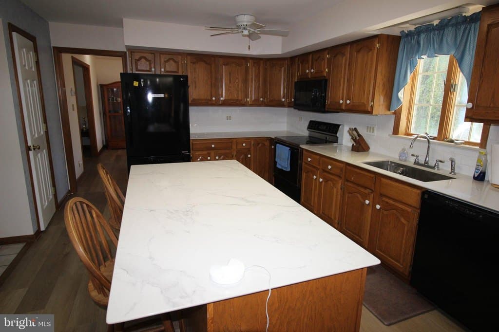 4101 Club House Dr
