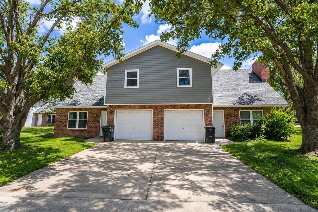 1913 Greenleaves Ct