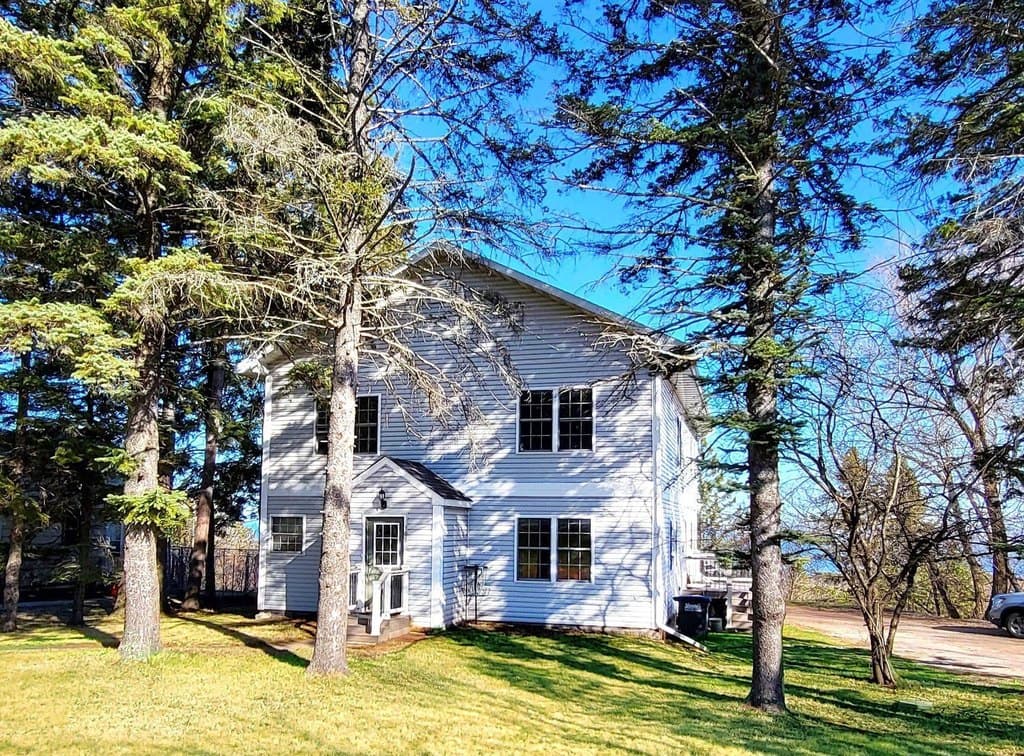 908 E Skyline Pkwy