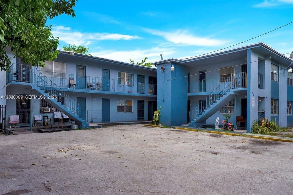 220 NW 16th Ter Apt 1