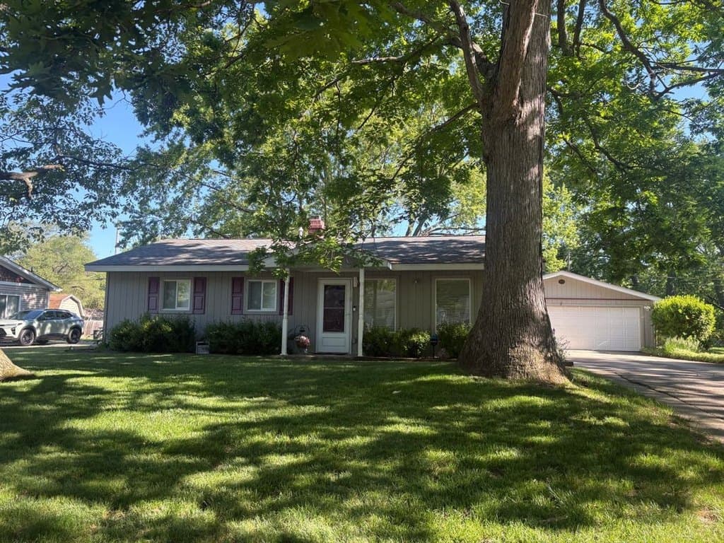 6284 Woodsdale Dr