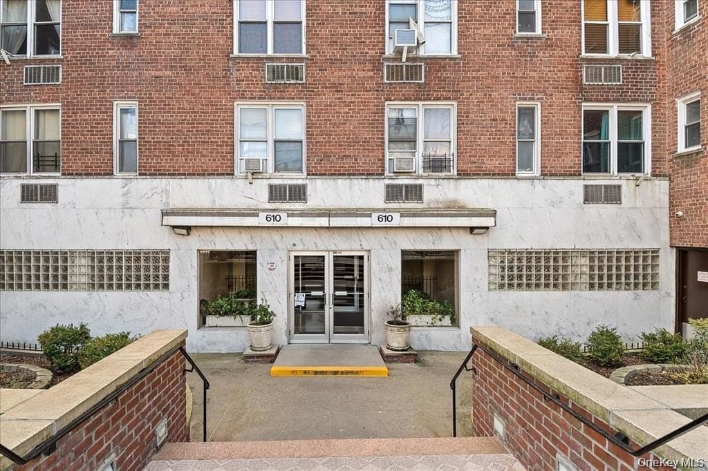 610 Waring Ave Apt 5G