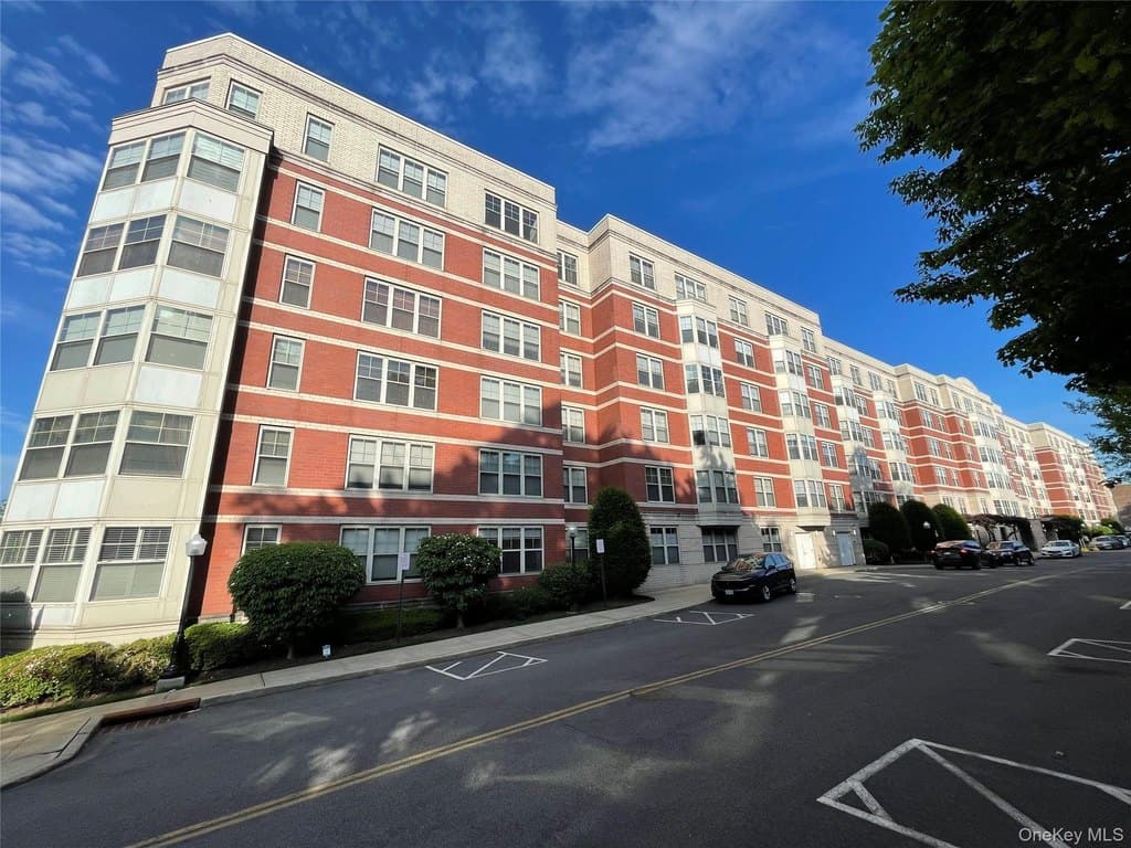 300 Mamaroneck Ave Apt 716