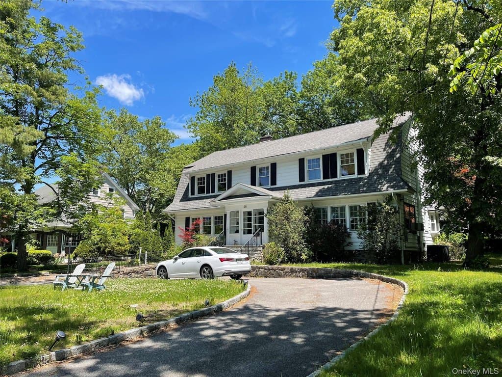 38 Gedney Park Dr