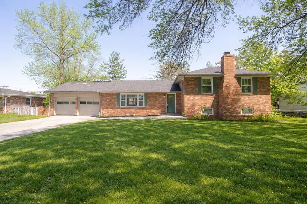 2207 Bushnell Dr