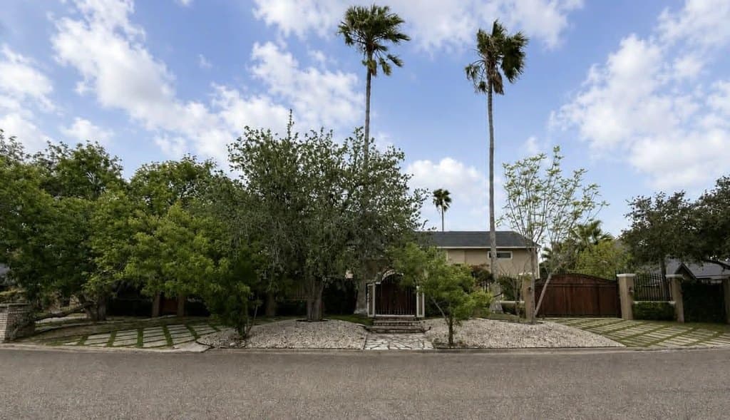 3110 Jacaranda Dr