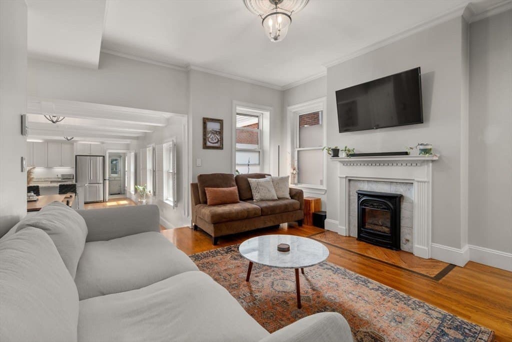 37 Mount Vernon St Unit 2