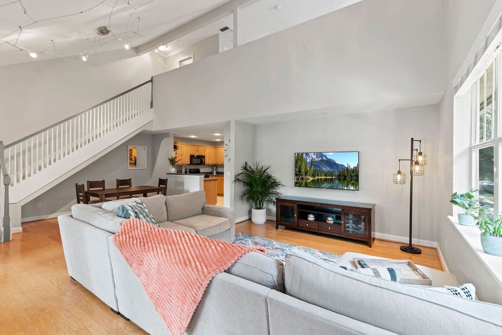 833 N Fern Creek Ave Unit 201