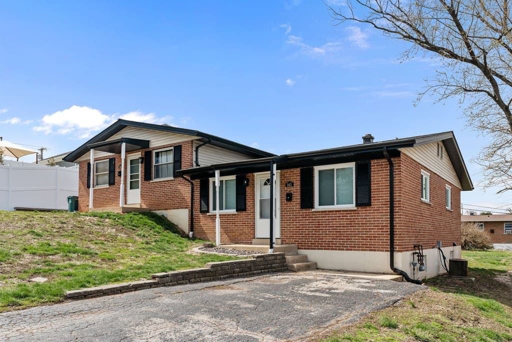 945 Ohlman Ave