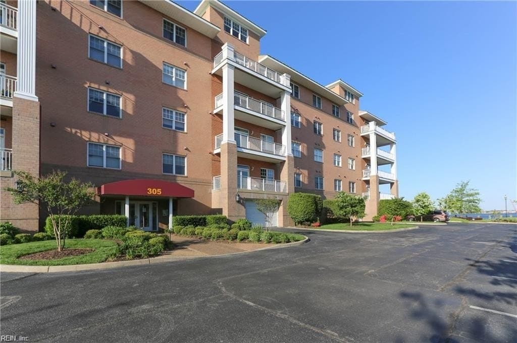 305 Brooke Ave Apt 103