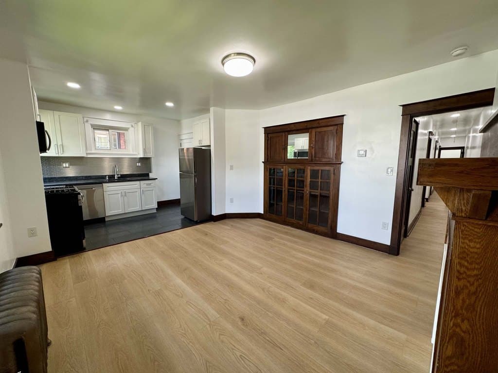 261 Gross St