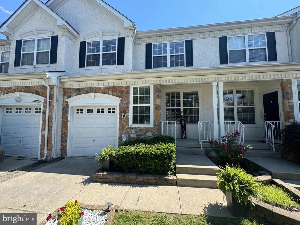 37 Weaver Dr