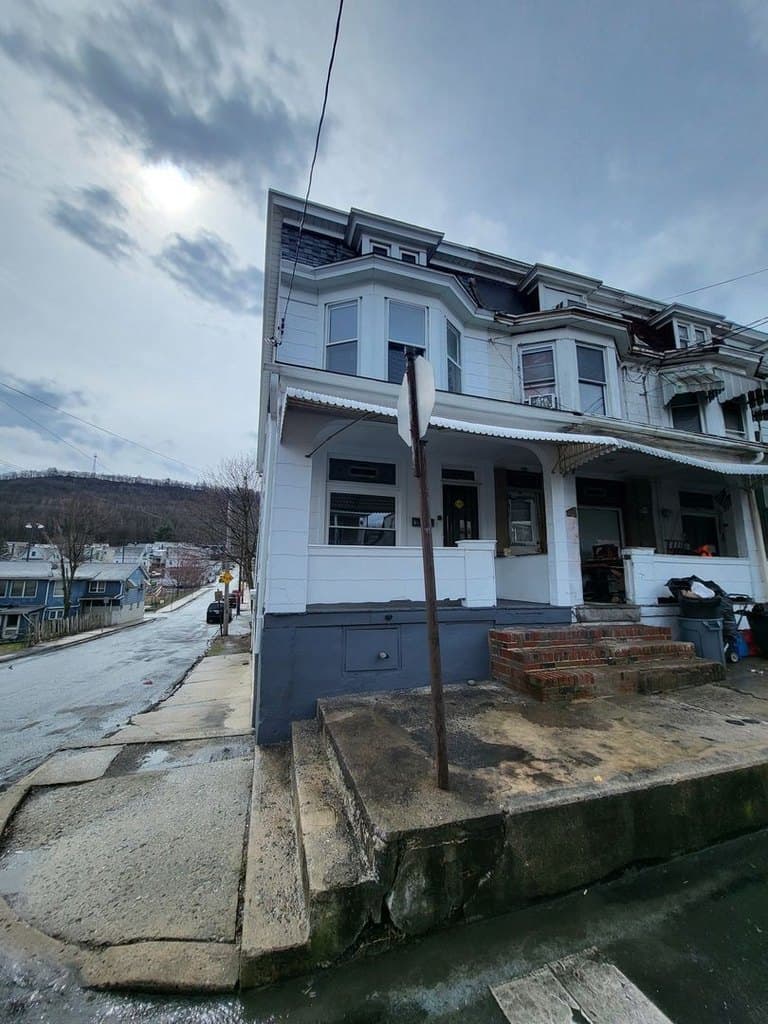 300 W Spruce St