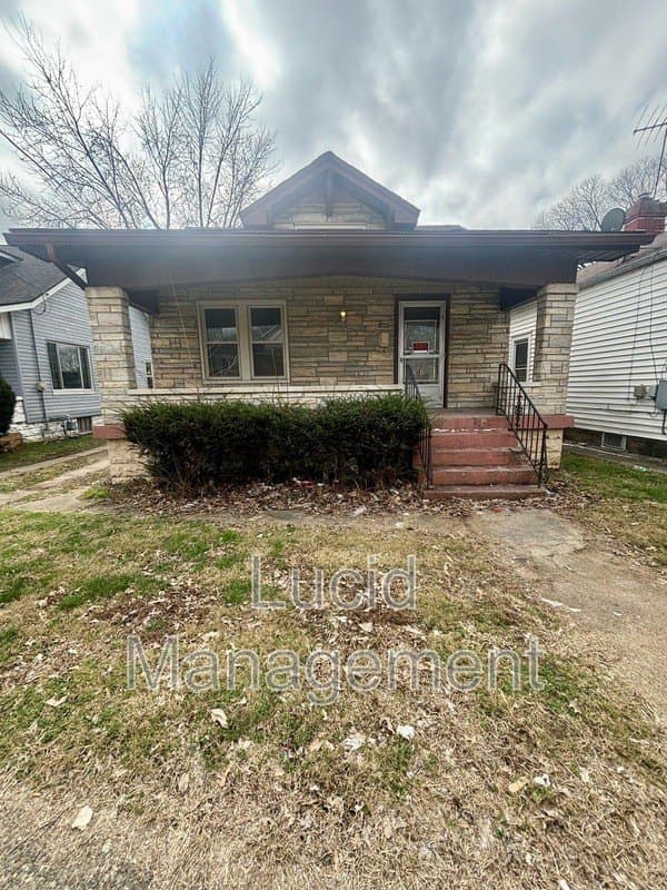 1310 Earl Ave