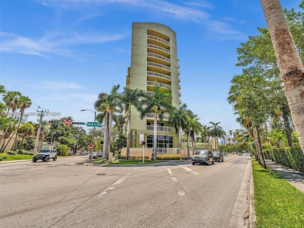 816 NW 11th St Apt 910