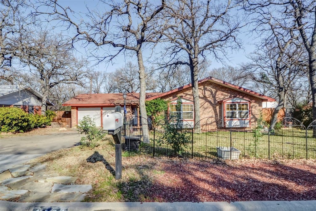 1204 King Dr
