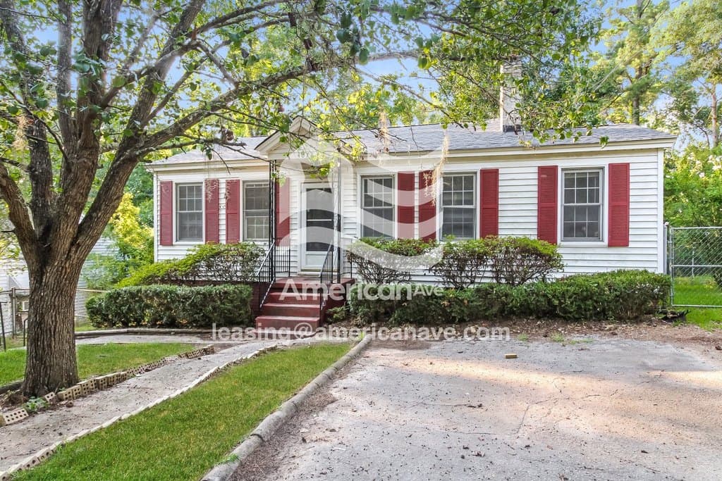 407 Pineneedle Rd