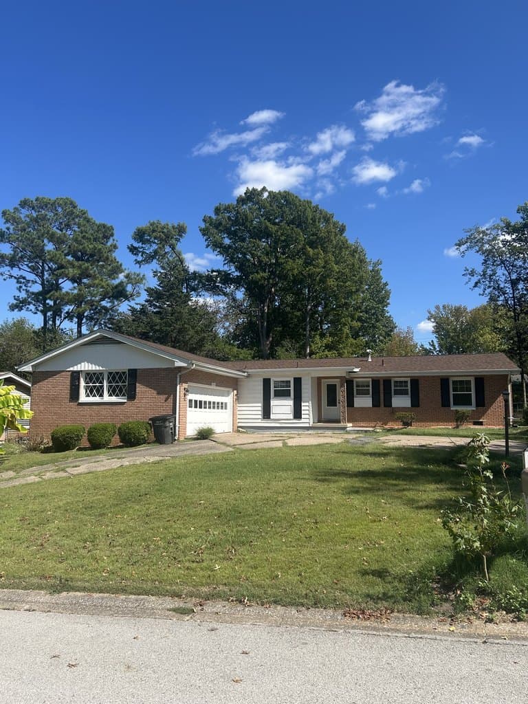 1013 S Briarwood Dr