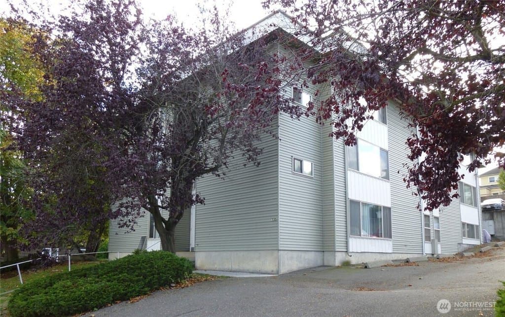3326 Lombard Ave Apt 1