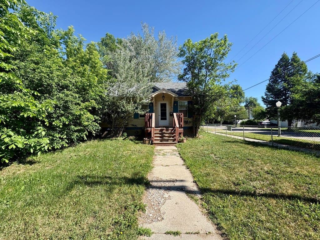 201 Avenue D