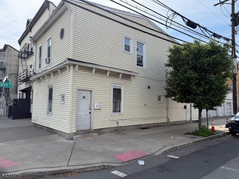 81 Passaic St
