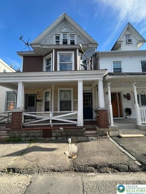223 W Rowe St