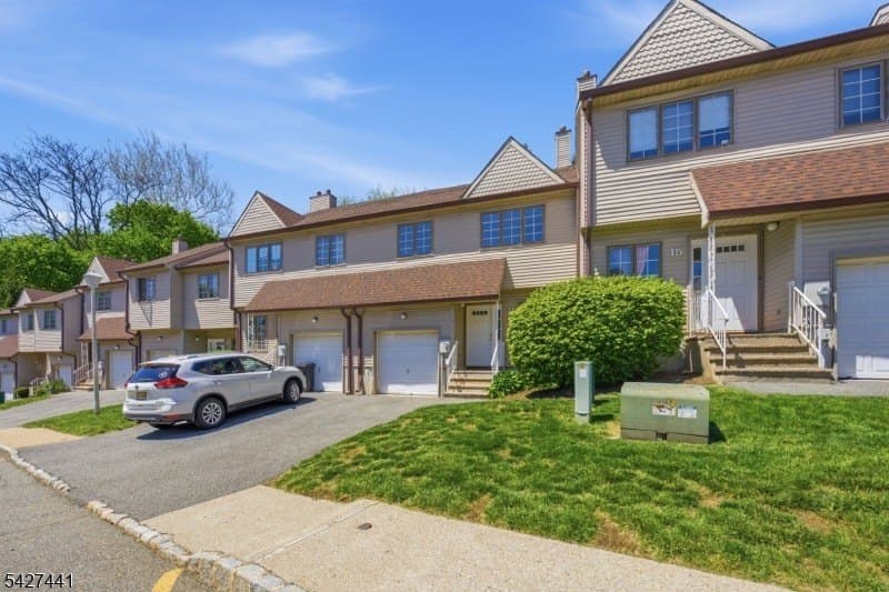 11 Deer Hill Ct