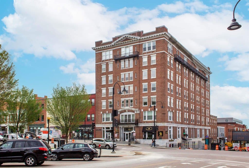 131 Main St Apt 607