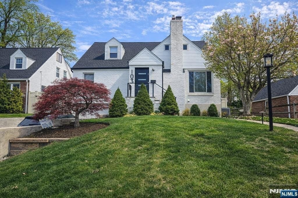 103 E Cedar Ln