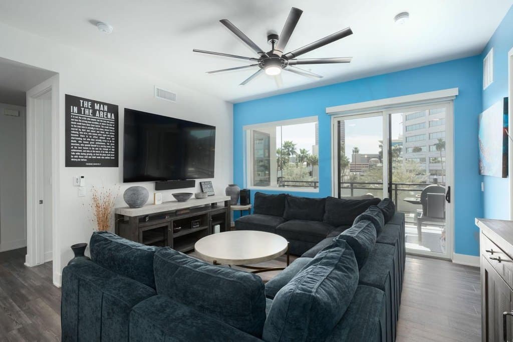 3131 N Central Ave Unit 4011
