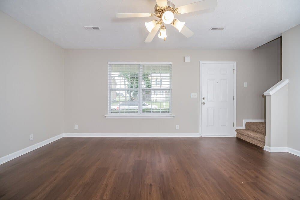222 Niagra Ln