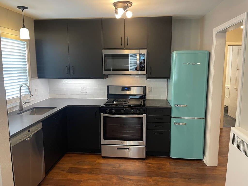 1125 Edgewater