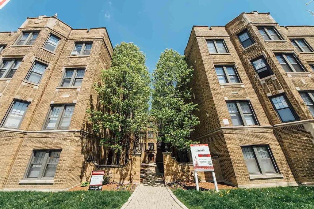2332-48 W Addison/3600 N. Claremont