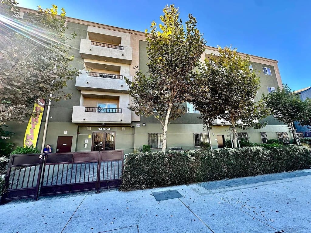 Yaya Nordhoff Apartments