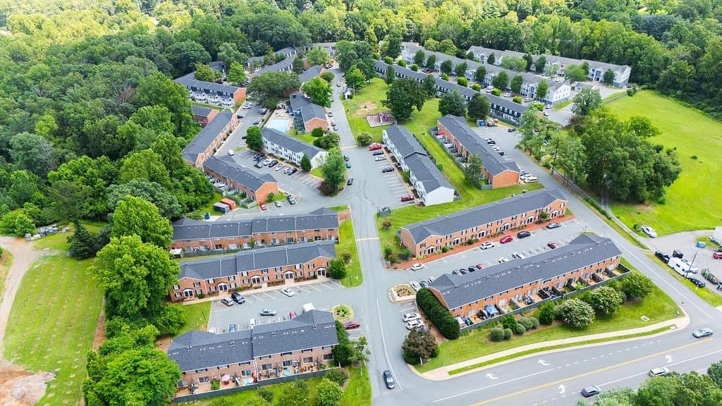 Blue Ridge Crossing Apartments & Townhomes