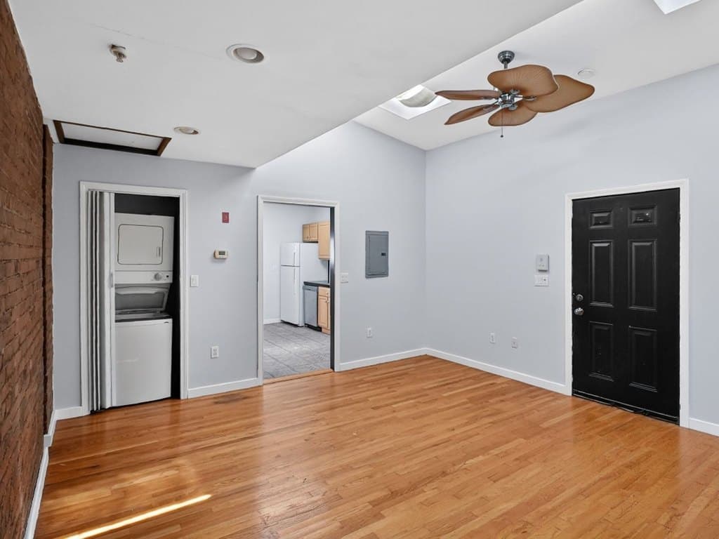 831 Chapel Street