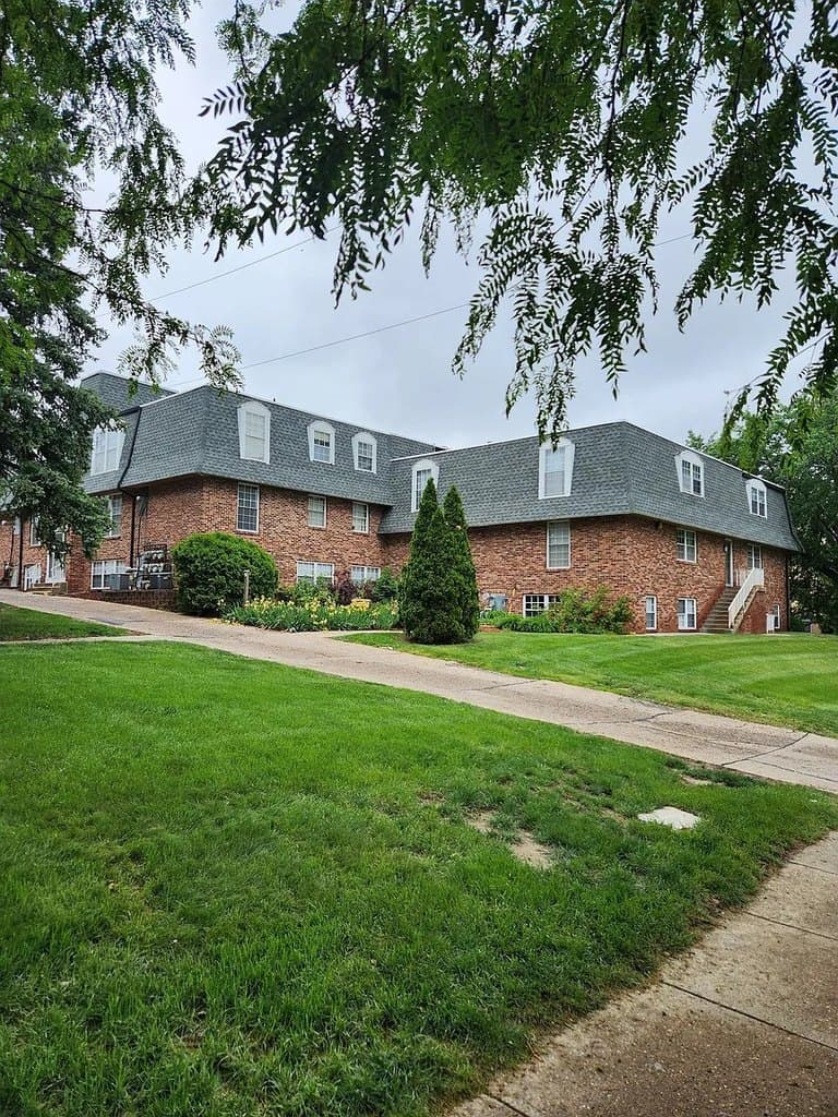 Pleasant Court Apartments