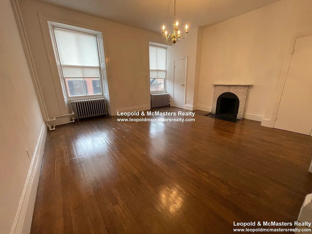 24 Mt. Vernon St apartment