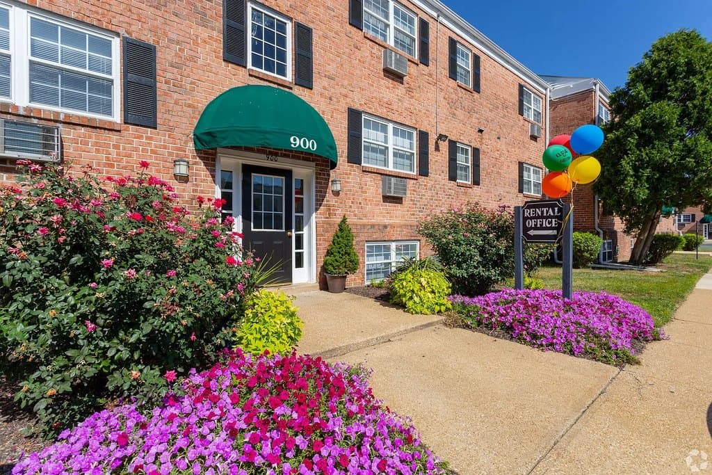 Cedarwood Apartments