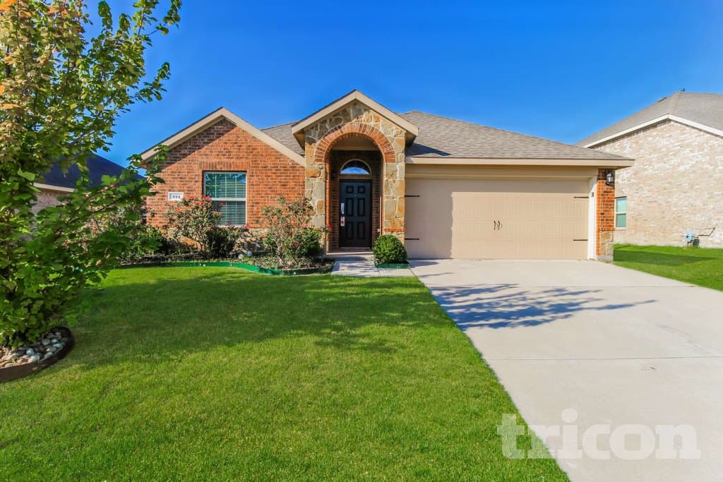 221 Thoroughbred Street Waxahachie TX